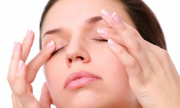 Cách massage chăm sóc mắt hết sưng mắt